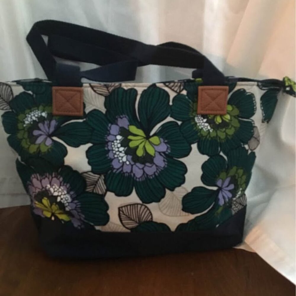 **Brand New Thirty-One Demi Day Bag – Garden Party Print!**
